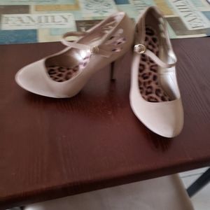 Women pumps